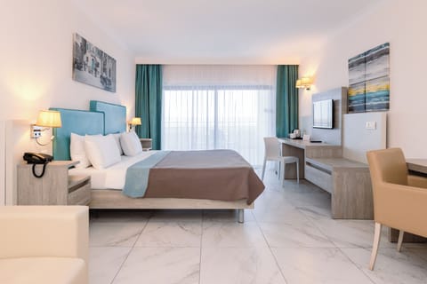 Comfort Quadruple Room, Balcony (Land view) | Minibar, in-room safe, desk, free WiFi