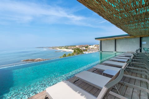 Infinity pool