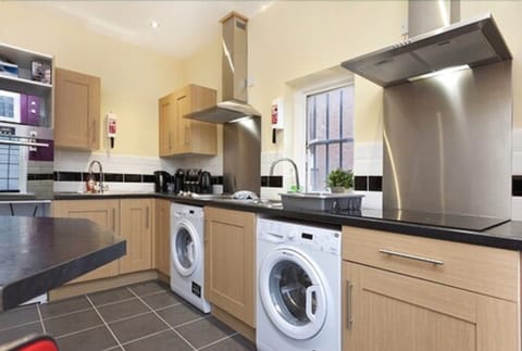 7 Bedroom Apartment (183 Huntingdon Street, NG1 3NL) | Private kitchen | Full-size fridge, microwave, oven, stovetop