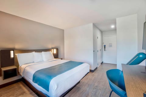 Desk, blackout drapes, free WiFi, bed sheets