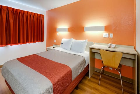WiFi (free), bed sheets