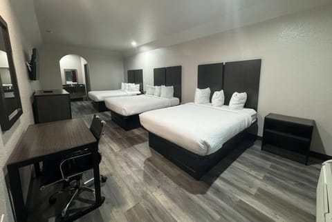 Room, Non Smoking, Refrigerator & Microwave | Fitness facility