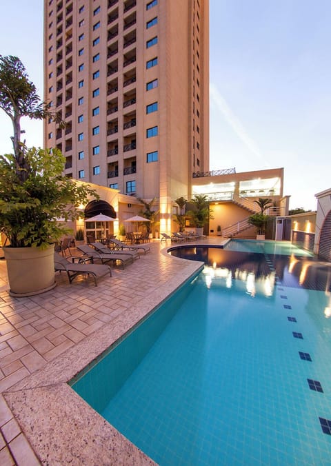 Outdoor pool, pool umbrellas, sun loungers