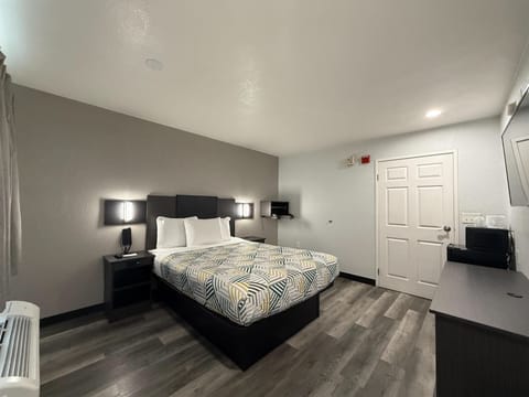 Desk, laptop workspace, free WiFi, bed sheets