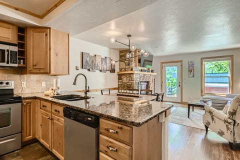 Townhome, 3 Bedrooms | Private kitchen | Fridge, oven, coffee/tea maker, toaster