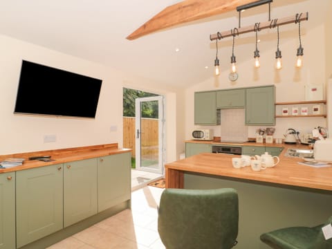 Fridge, electric kettle, toaster, cookware/dishes/utensils