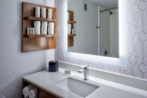 Combined shower/tub, designer toiletries, hair dryer, towels