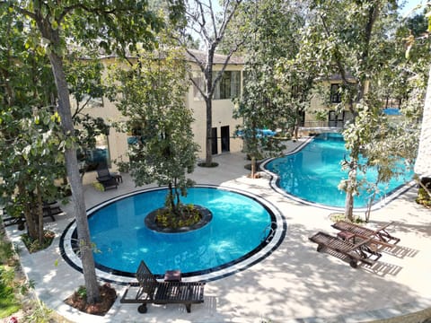 2 indoor pools