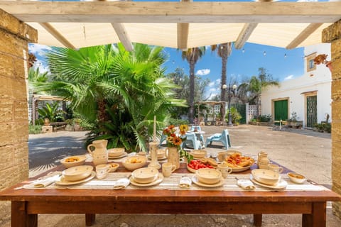 Villa | Dining room