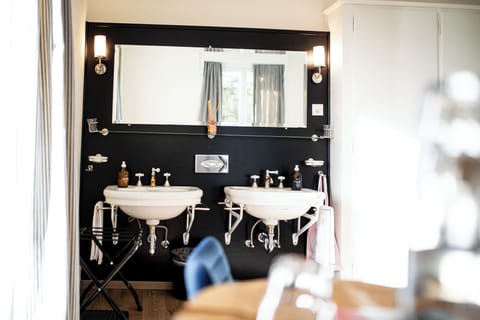 Double Room (XL) | Bathroom | Hair dryer, towels