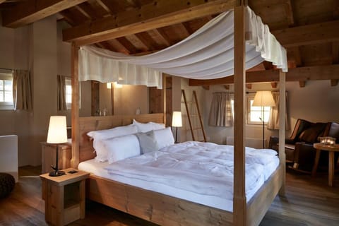 Suite (Stailetta) | Hypo-allergenic bedding, free minibar, in-room safe, desk