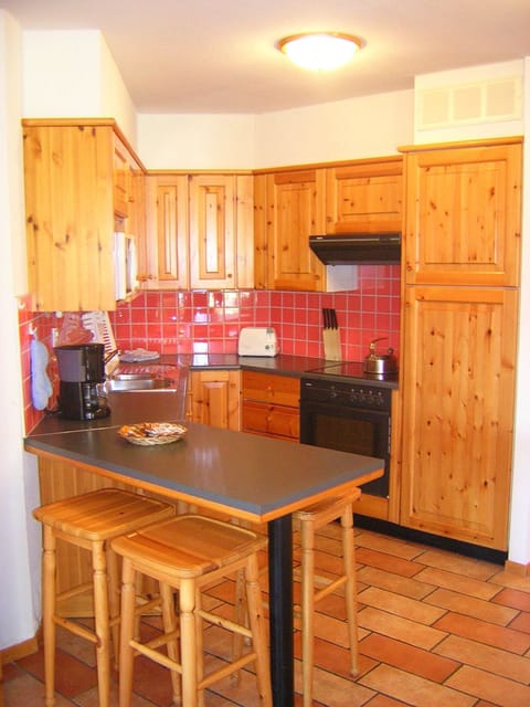 Standard Apartment, 2 Bedrooms | Private kitchen | Fridge, microwave, oven, stovetop