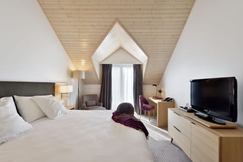 Minibar, in-room safe, desk, soundproofing