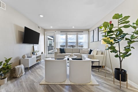 House | 2 bedrooms, desk, Internet