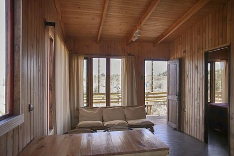 Deluxe Cabin, 2 Bedrooms, Non Smoking, Garden View | Living area
