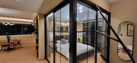 Deluxe Apartment | 2 bedrooms, hypo-allergenic bedding, laptop workspace, blackout drapes