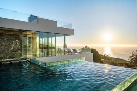 House | 5 bedrooms, desk, Internet