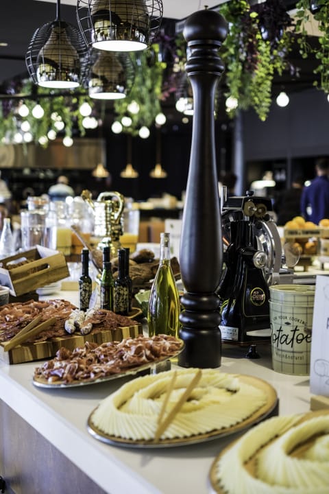 Daily buffet breakfast (EUR 19 per person)