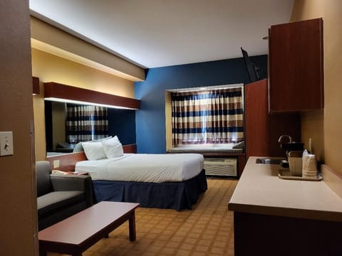 Suite, 1 Queen Bed with Sofa bed, Accessible, Non Smoking | Free WiFi