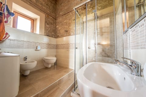 Double Room | Iron/ironing board, free WiFi, bed sheets