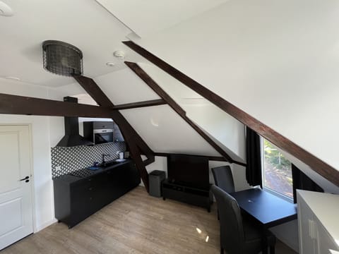 City Studio 7 | Iron/ironing board, free WiFi