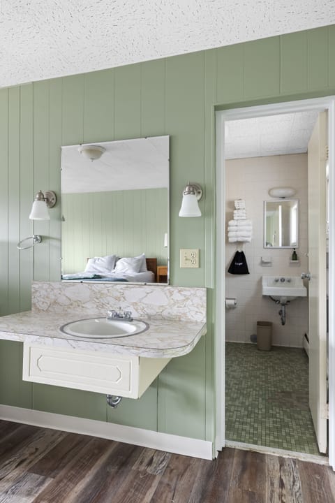 Combined shower/tub, hair dryer, towels, soap