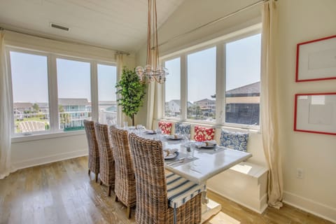 House (5 Bedrooms) | Interior