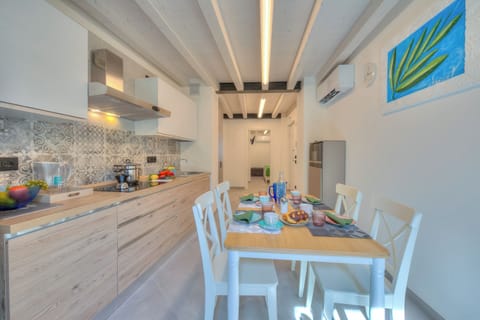 Standard Apartment, Multiple Bedrooms (Ulivo Apt - Palazzo Palermo 1817) | Dining