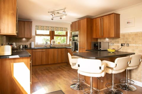 House | Private kitchen | Fridge, microwave, oven, stovetop