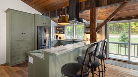 Condo, 3 Bedrooms | Private kitchen | Fridge, oven, coffee/tea maker, toaster