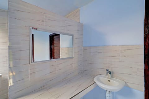 Deluxe Double Room | Bathroom | Shower, soap