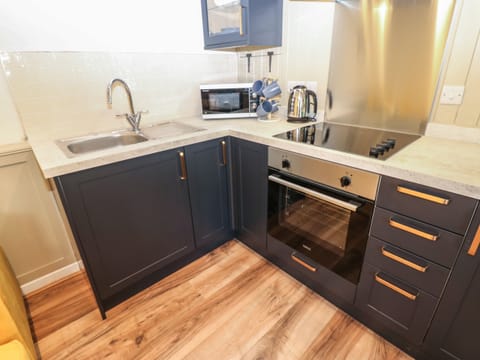 Cookware/dishes/utensils