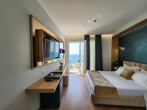 Superior Double Room with Balcony and Sea View | Hypo-allergenic bedding, soundproofing, free WiFi, bed sheets