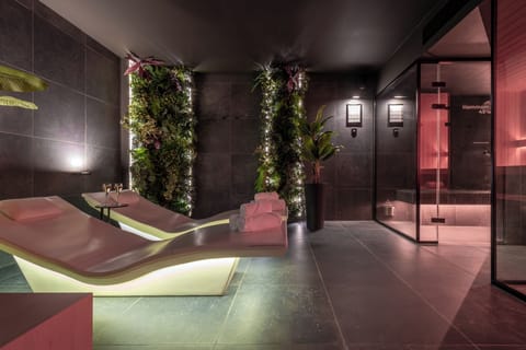 Sauna, steam room