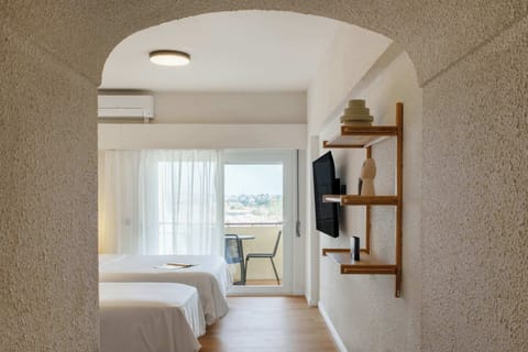 Standard Studio | Free cribs/infant beds, free WiFi, bed sheets
