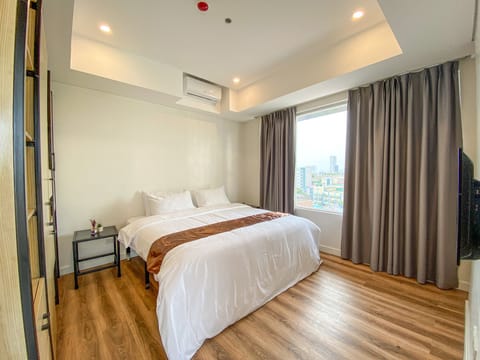 Junior Room, 2 Twin Beds, Private Bathroom, City View | Premium bedding, desk, laptop workspace, free WiFi