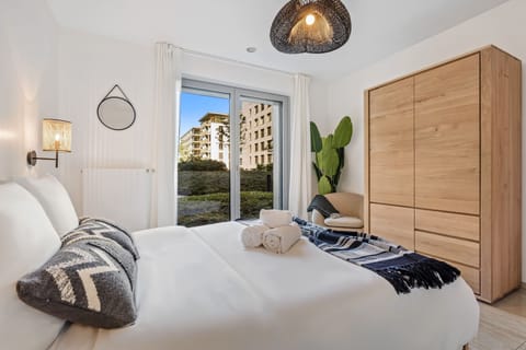 2 bedrooms, desk, laptop workspace, iron/ironing board