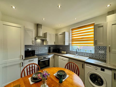 Family Townhome | Private kitchen | Electric kettle