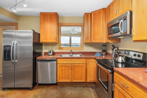 Deluxe Suite, 2 Bedrooms, Lake View | Private kitchen | Fridge, microwave, coffee/tea maker, toaster