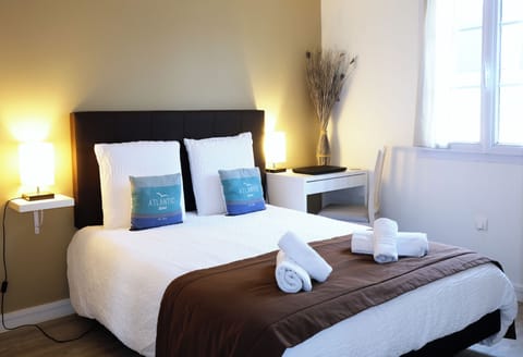 ESCALE | Hypo-allergenic bedding, memory foam beds, individually furnished, desk