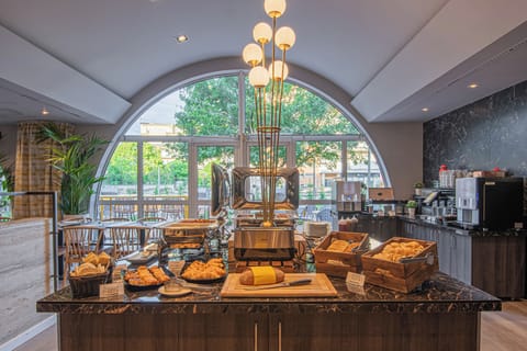 Daily buffet breakfast for a fee