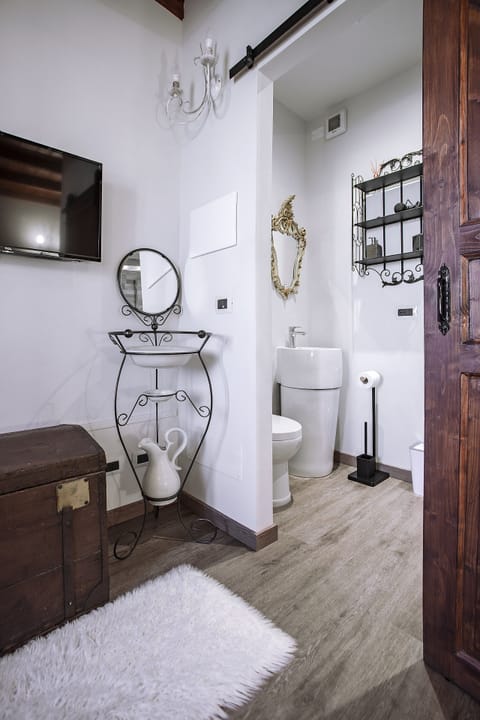 Classic Room | Bathroom