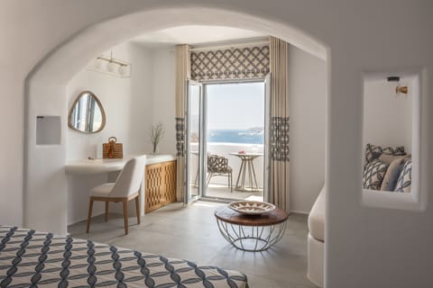 1 bedroom, Egyptian cotton sheets, premium bedding, down comforters