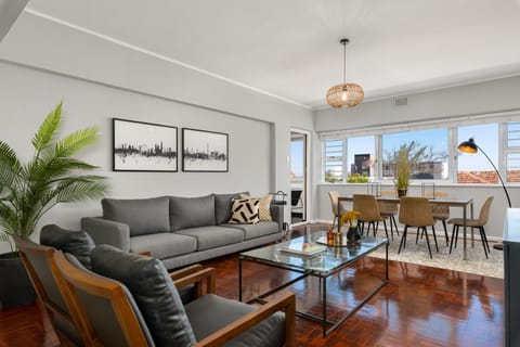 Comfort Apartment | Living area | 32-inch flat-screen TV with cable channels, streaming services