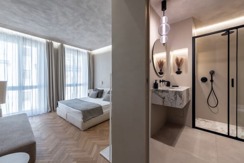 Superior Room | Bathroom | Shower, free toiletries, hair dryer, bidet