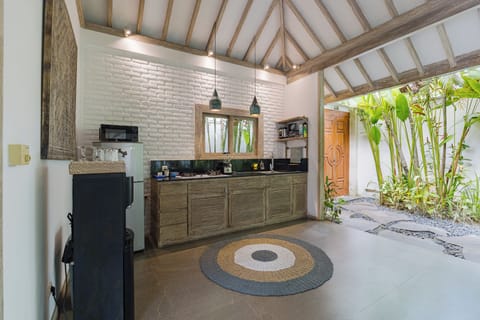 Exclusive Villa | Private kitchen | Fridge, microwave, stovetop, electric kettle