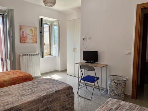 Triple Room | Desk, blackout drapes, free WiFi, bed sheets