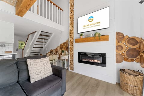 Condo, 2 Double Beds, Balcony, Golf View (Tranquil Treehouse Loft) | Living area | 42-inch flat-screen TV with digital channels