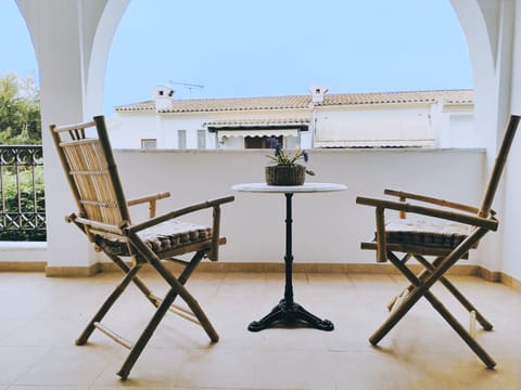 Classic Apartment | Balcony