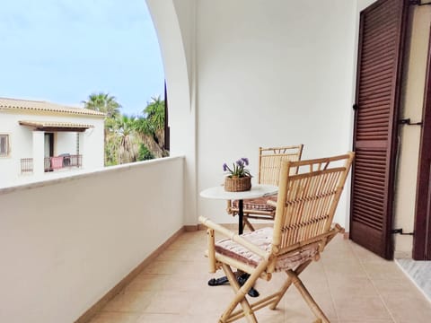 Classic Apartment | Balcony